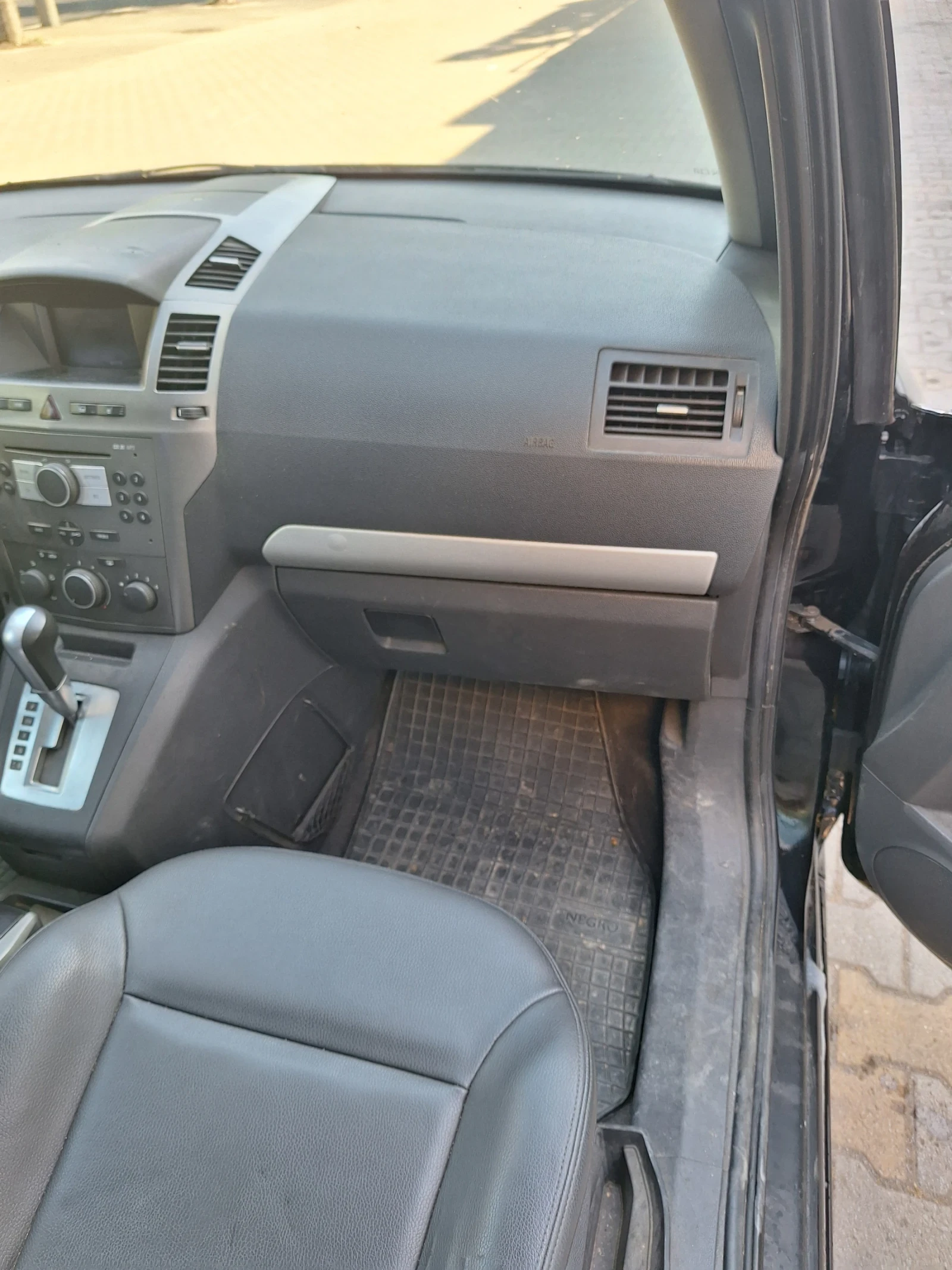 Opel Zafira 1.9ЦДТИ - изображение 8