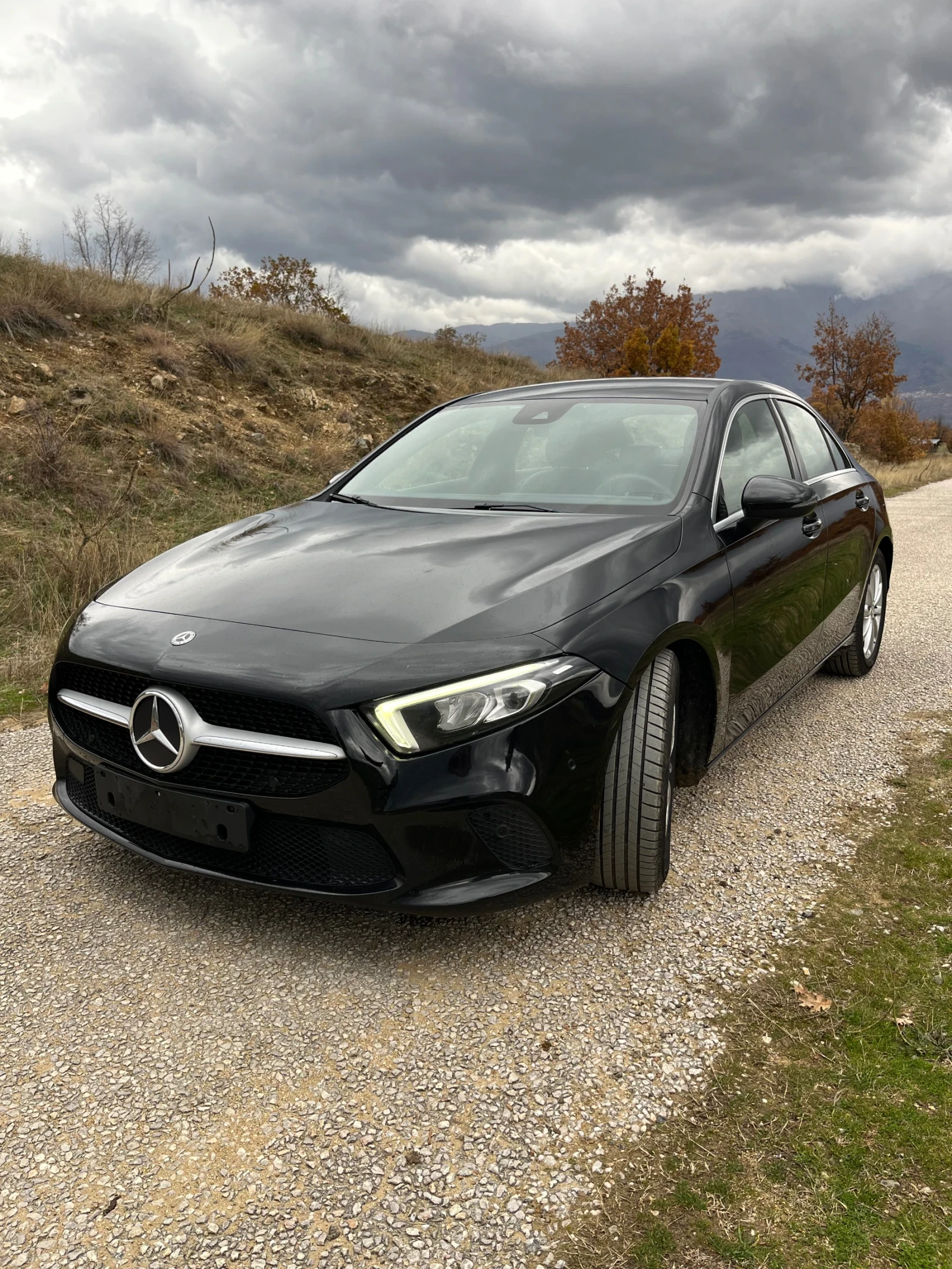 Mercedes-Benz A 180 * Нави* Камера* Асистенти - изображение 3