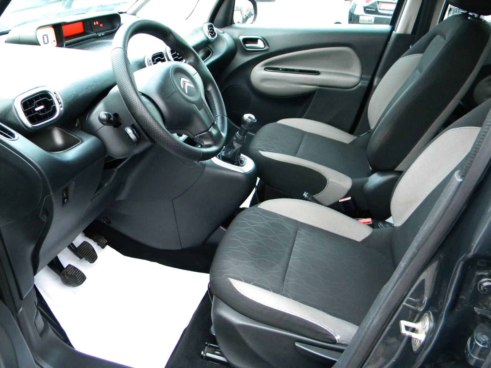 Citroen C3 Picasso 1.4* 140000km* КАТО НОВО* EURO5B - изображение 10