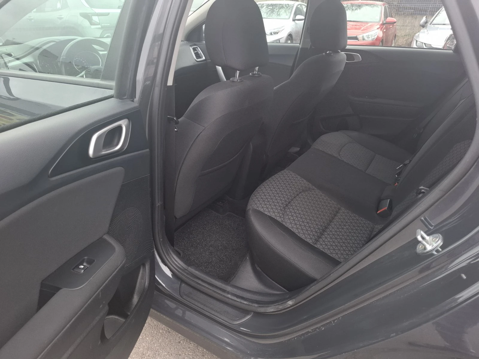 Kia Ceed 1.5 T-gdi Comfort Гаранция - изображение 7