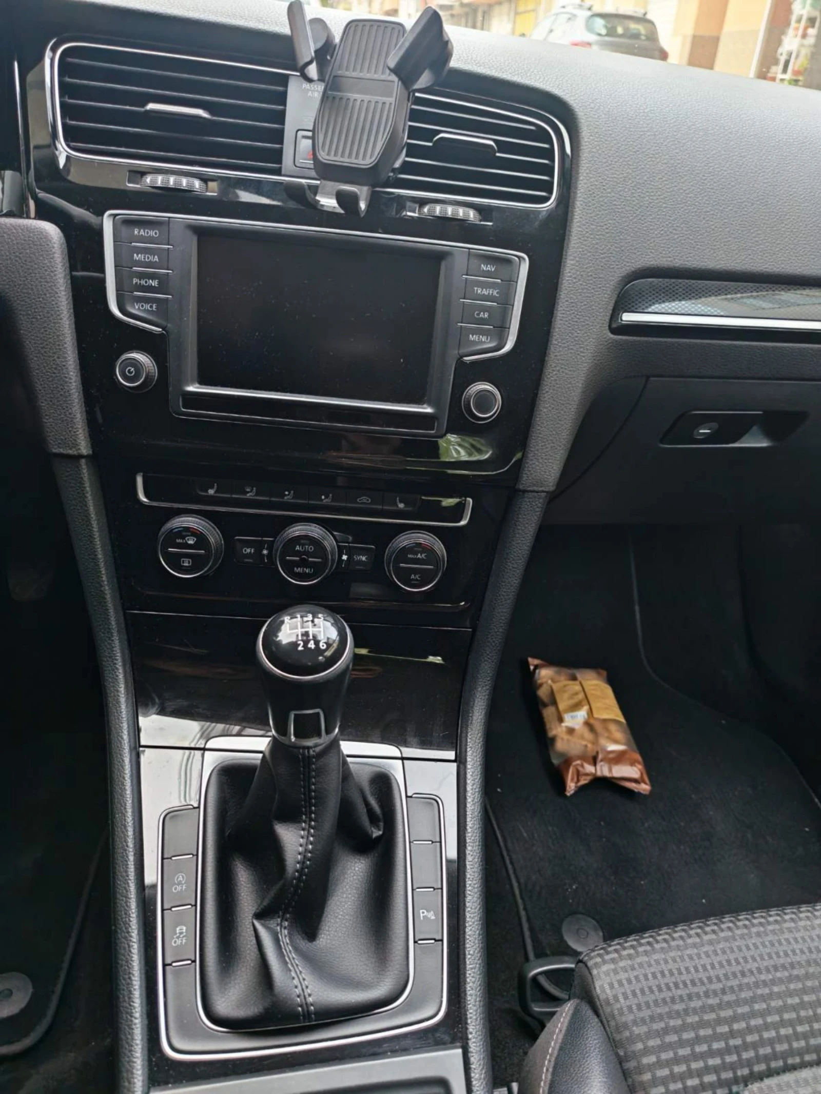 VW Golf 2.0 TDI 4 MOTION, снимка 10 - Автомобили и джипове - 53999521