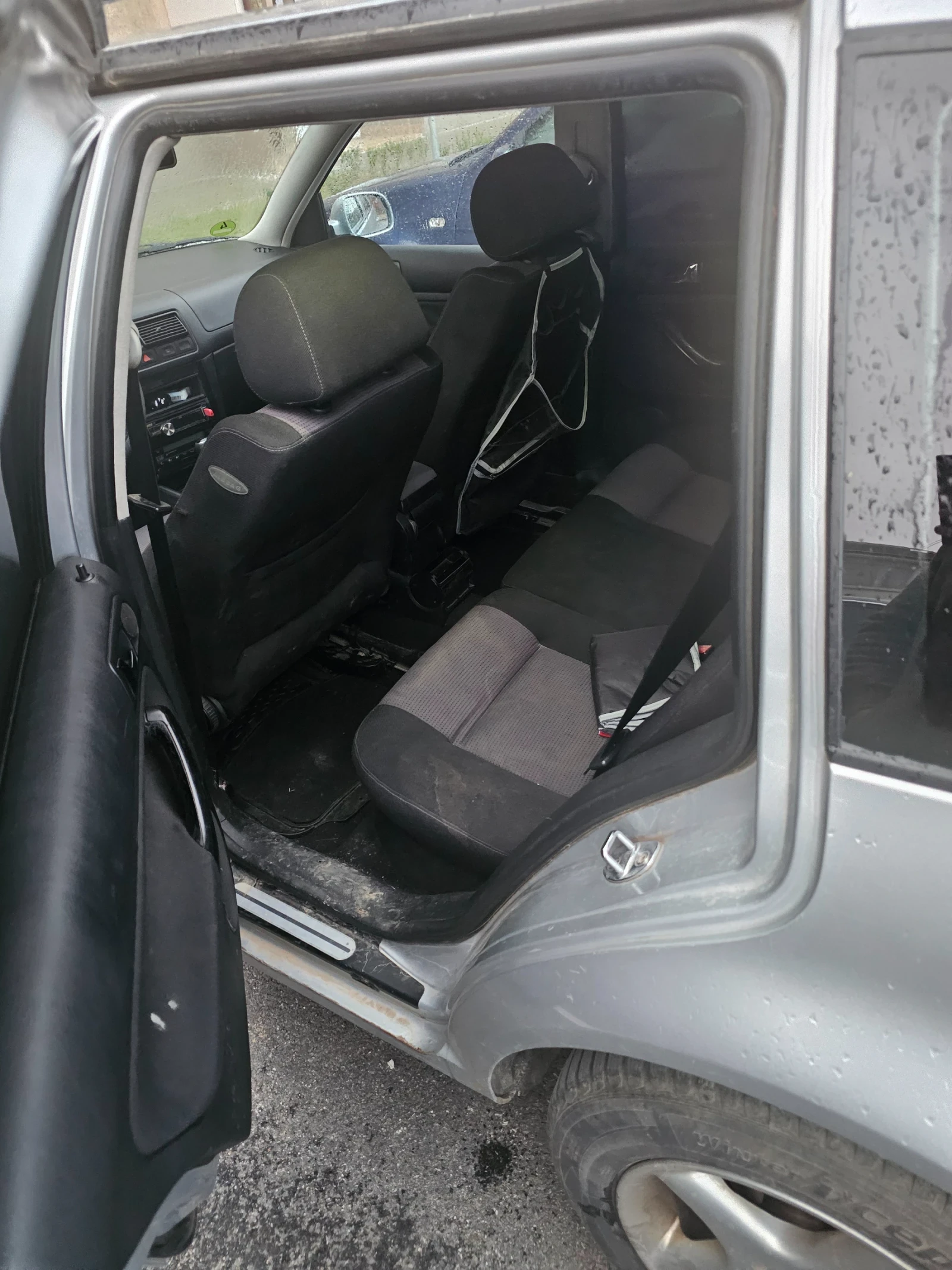 VW Golf 1.9 90к.с., снимка 7 - Автомобили и джипове - 54210779