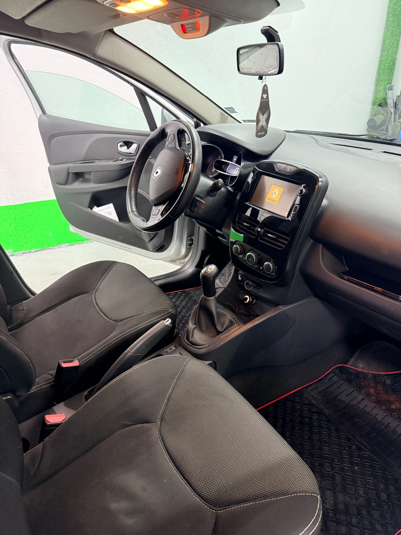 Renault Clio IV 1.5 dCi, снимка 4 - Автомобили и джипове - 54232814