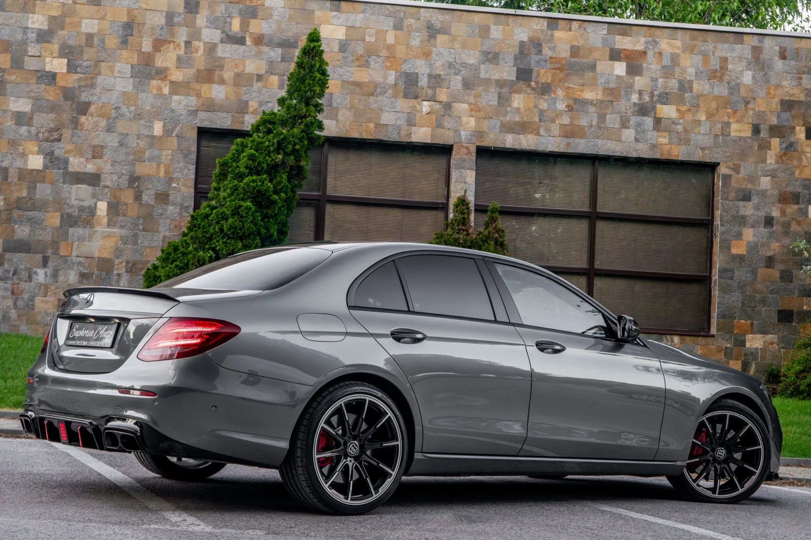 Mercedes-Benz E 450 4MATIC* BRABUS LIMITED* 430HP* DESIGNO* 3xTV* MASS, снимка 5 - Автомобили и джипове - 54638388
