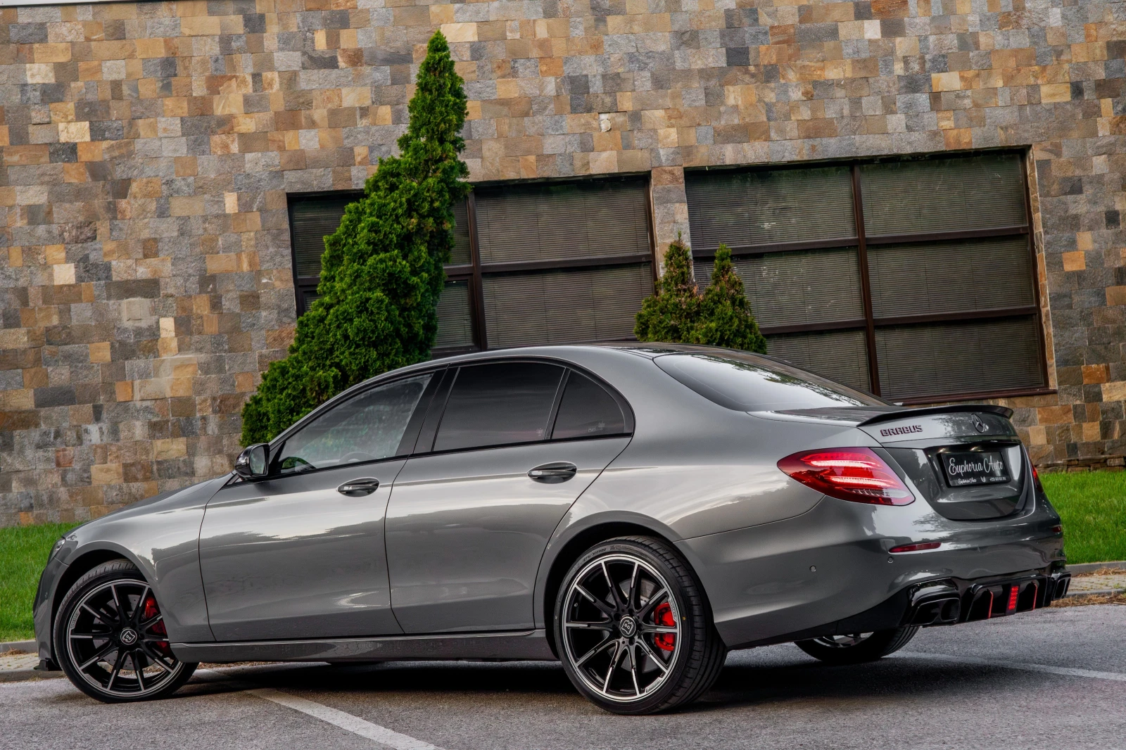 Mercedes-Benz E 450 4MATIC* BRABUS LIMITED* 430HP* DESIGNO* 3xTV* MASS, снимка 3 - Автомобили и джипове - 54638388