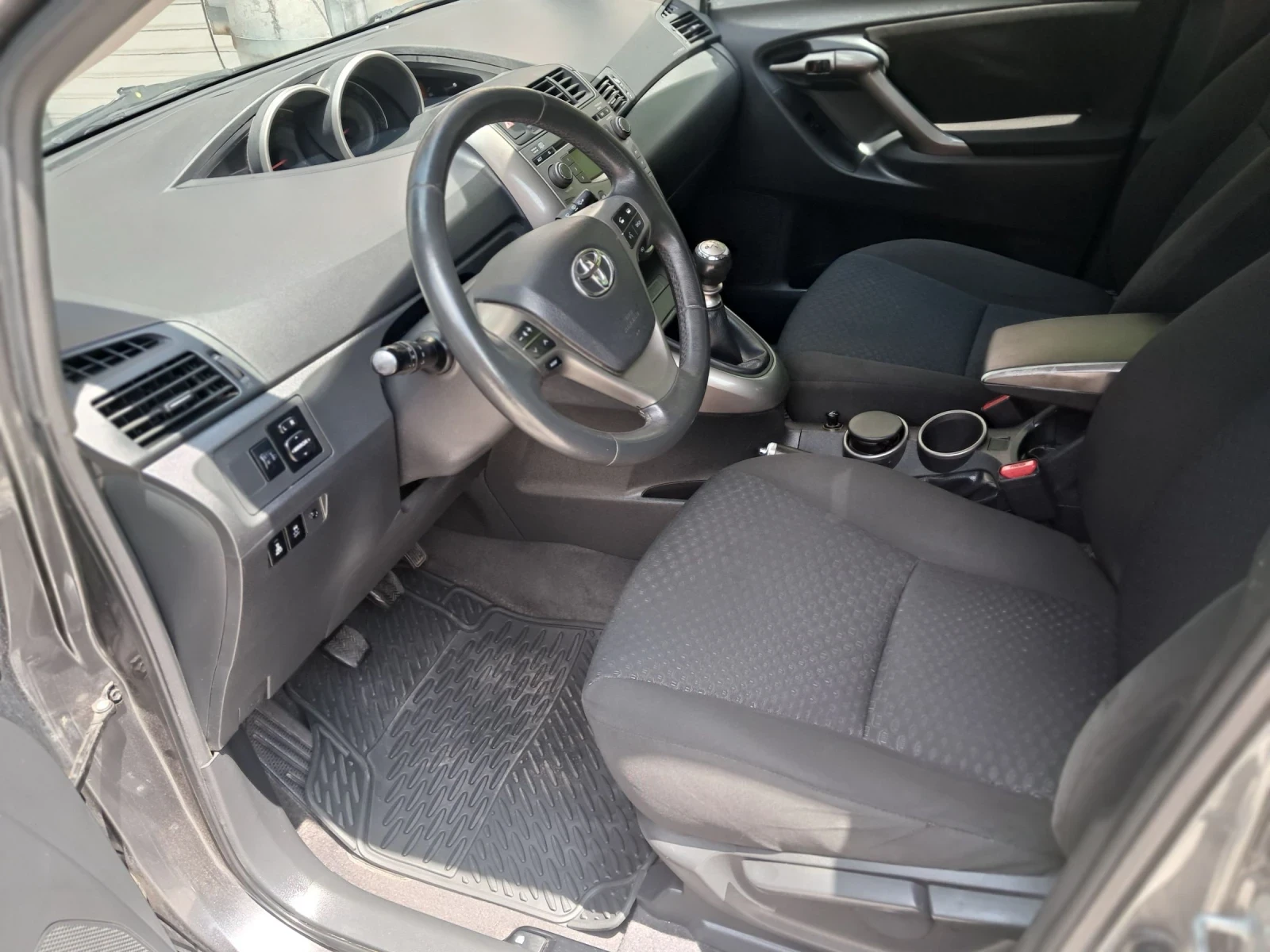 Toyota Verso 2.0 d4-d 126k, снимка 11 - Автомобили и джипове - 54799080