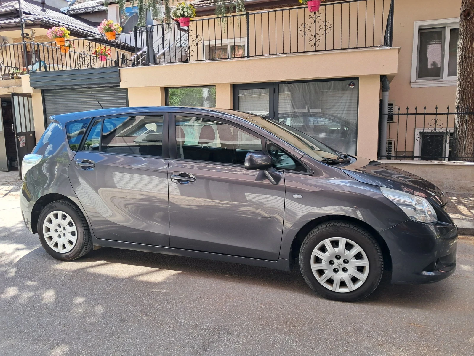 Toyota Verso 2.0 d4-d 126k, снимка 3 - Автомобили и джипове - 54799080