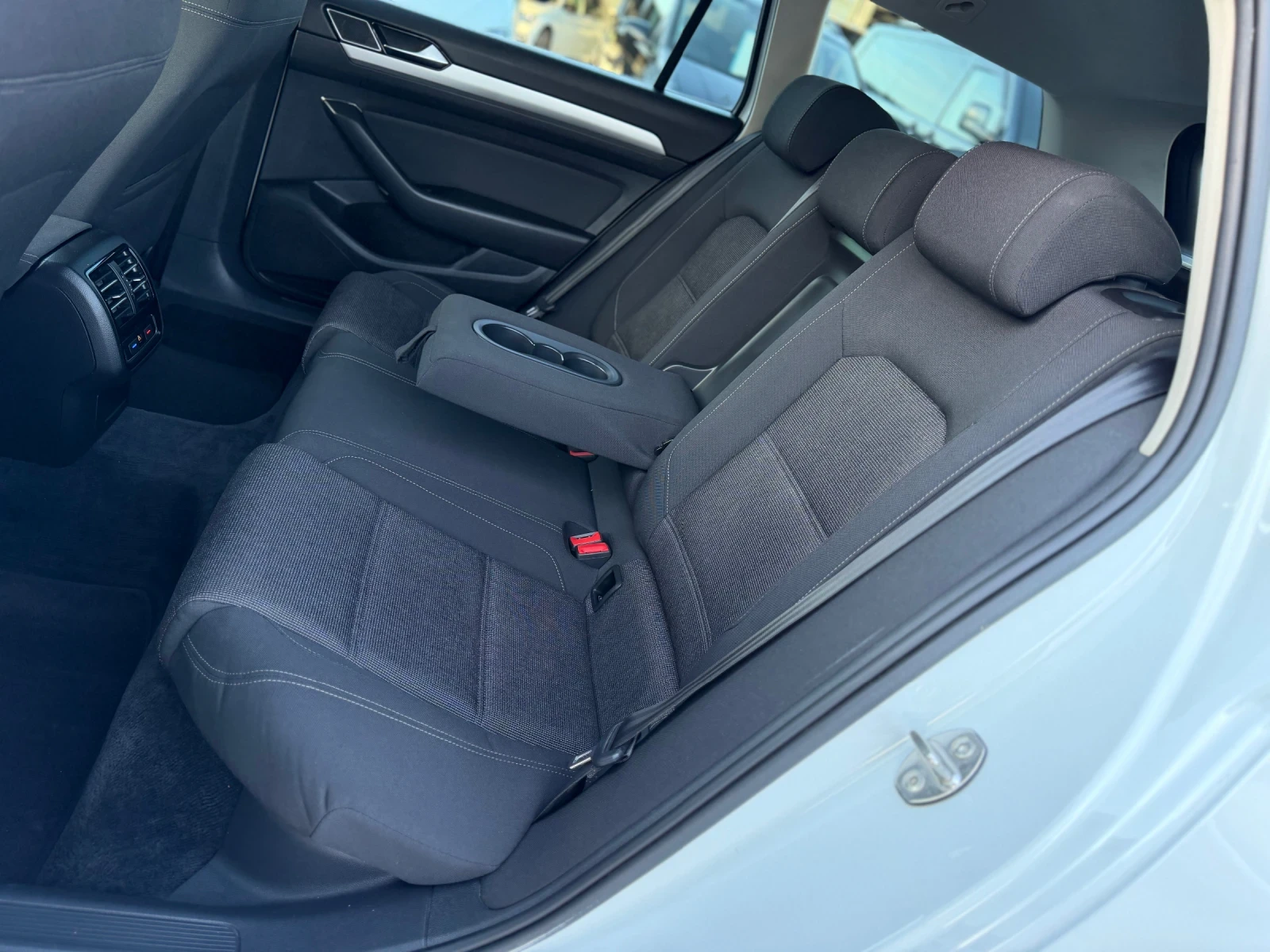VW Passat 2.0TDI 150кс DSG-6 НАВИ МАСАЖ ПОДГРЕВ , снимка 12 - Автомобили и джипове - 55000056