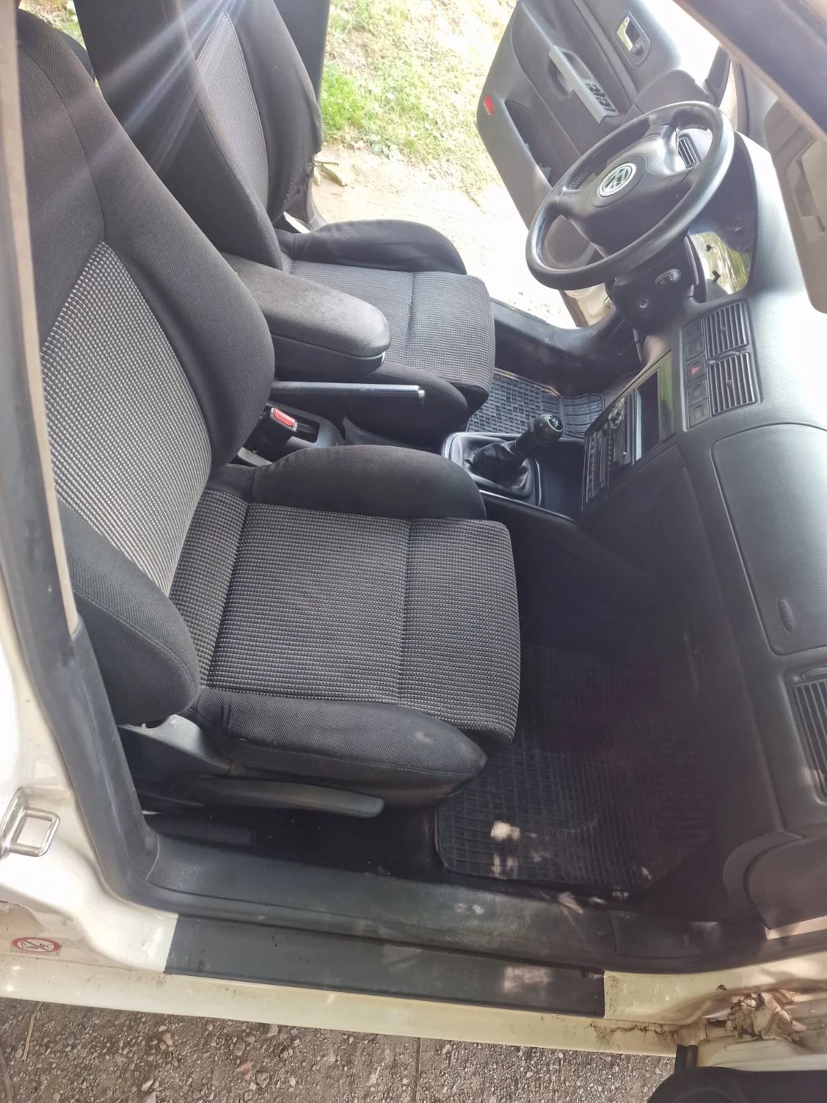 VW Golf 1.9 TDI, снимка 8 - Автомобили и джипове - 55643668