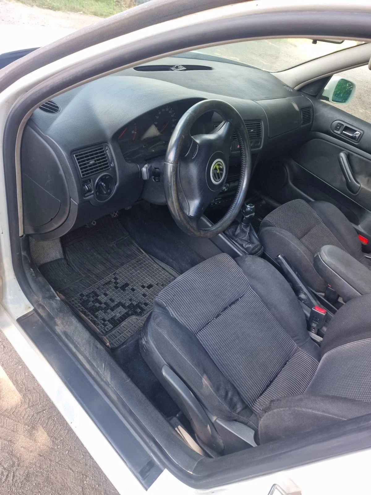 VW Golf 1.9 TDI, снимка 6 - Автомобили и джипове - 55643668