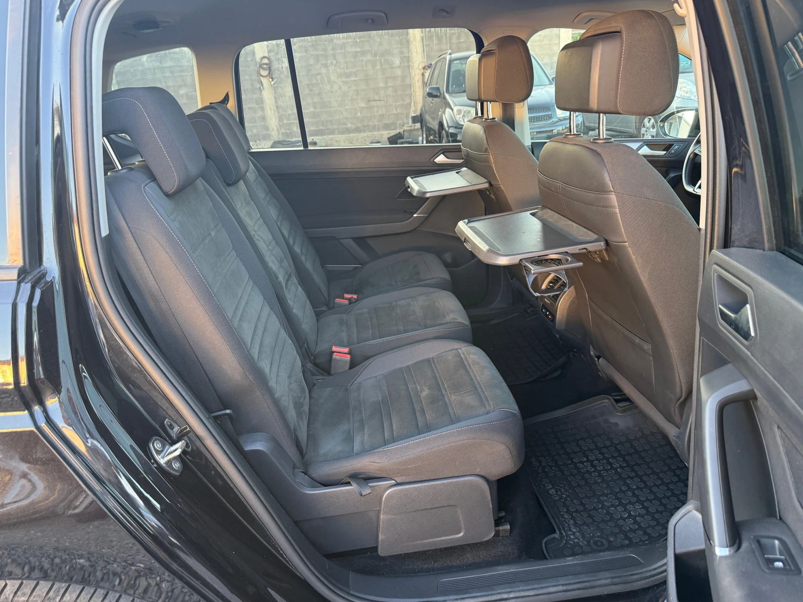 VW Touran 2.0TDI-150к.с. Автоматик, снимка 10 - Автомобили и джипове - 55710420