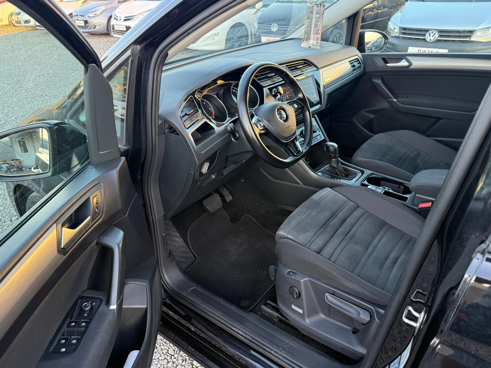 VW Touran 2.0TDI-150к.с. Автоматик, снимка 13 - Автомобили и джипове - 55710420