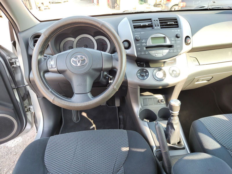 Toyota Rav4, снимка 11 - Автомобили и джипове - 46556144