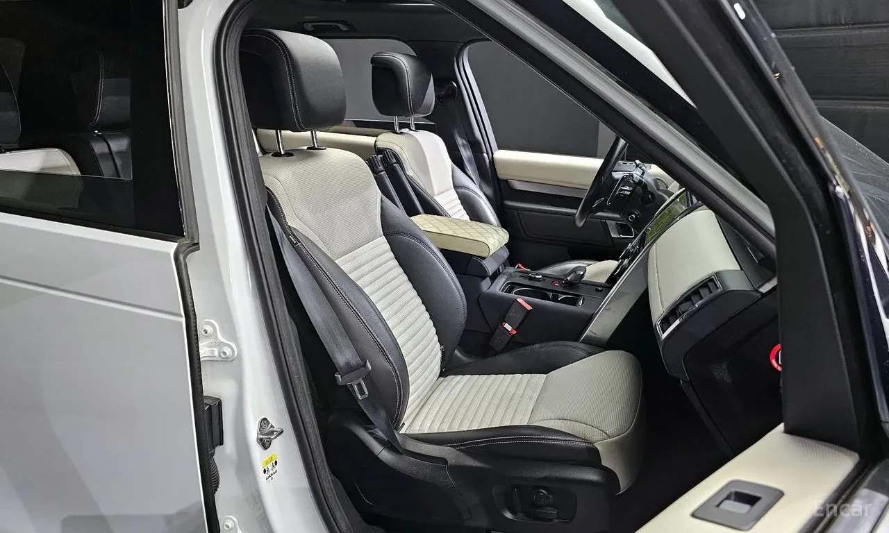 Land Rover Discovery 5 P360 R-Dynamic SE| AWD| LEATHER| PANORAMA, снимка 12 - Автомобили и джипове - 55230684