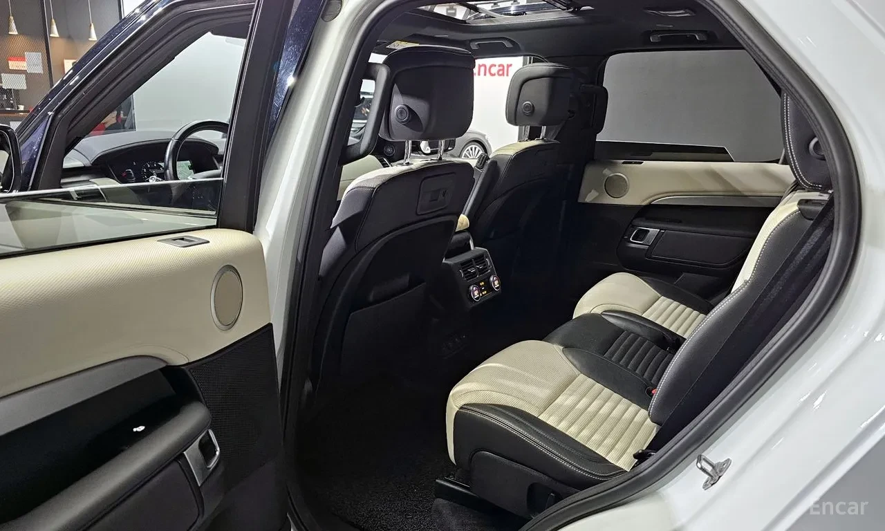 Land Rover Discovery 5 P360 R-Dynamic SE| AWD| LEATHER| PANORAMA, снимка 11 - Автомобили и джипове - 55230684