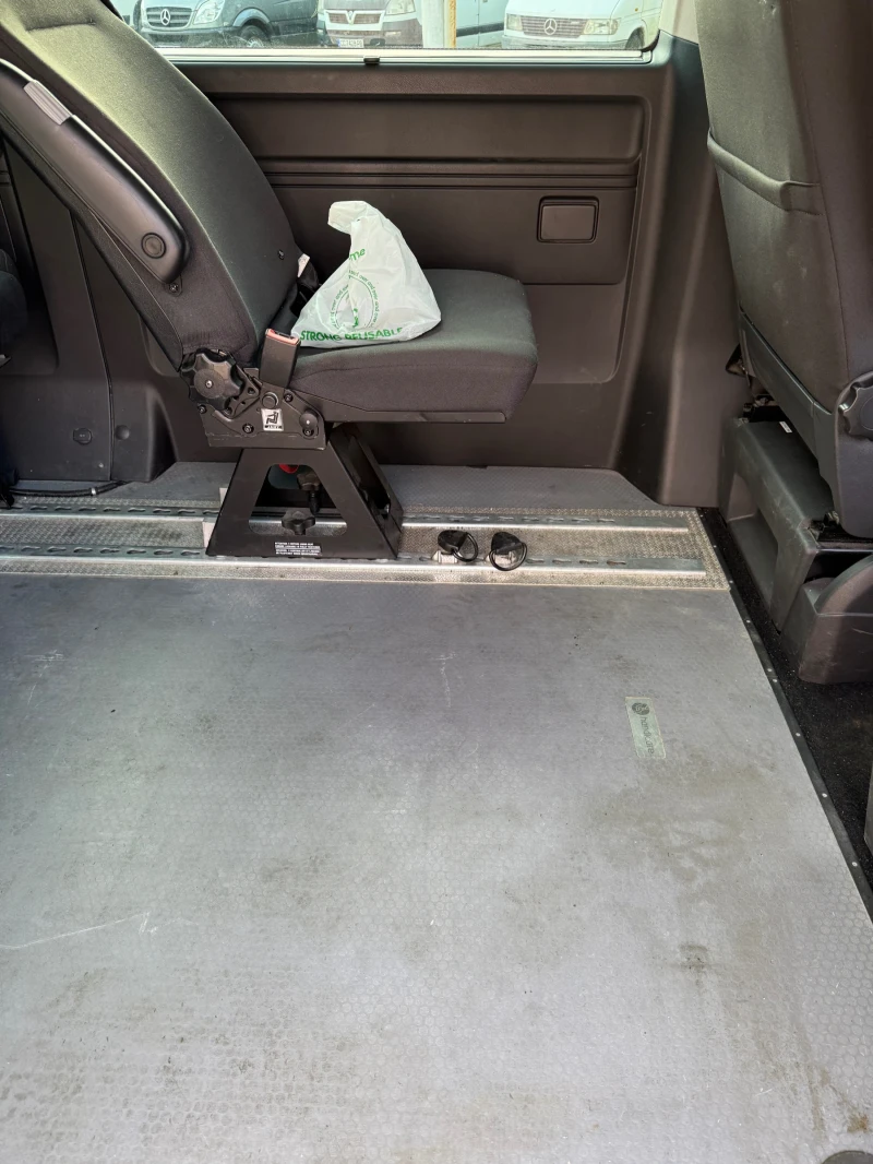 VW Caravelle, снимка 7 - Бусове и автобуси - 52568236