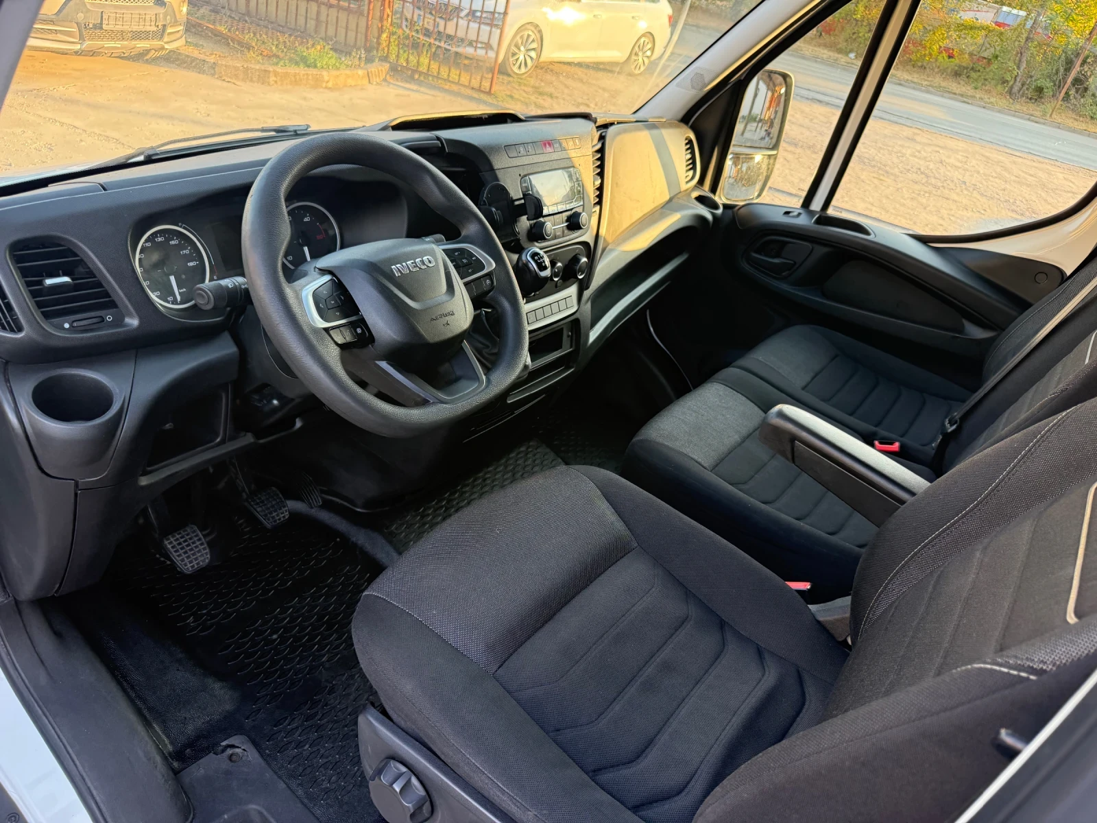 Iveco 35s18 3.0D 5 метра+ щора, снимка 11 - Бусове и автобуси - 56132402