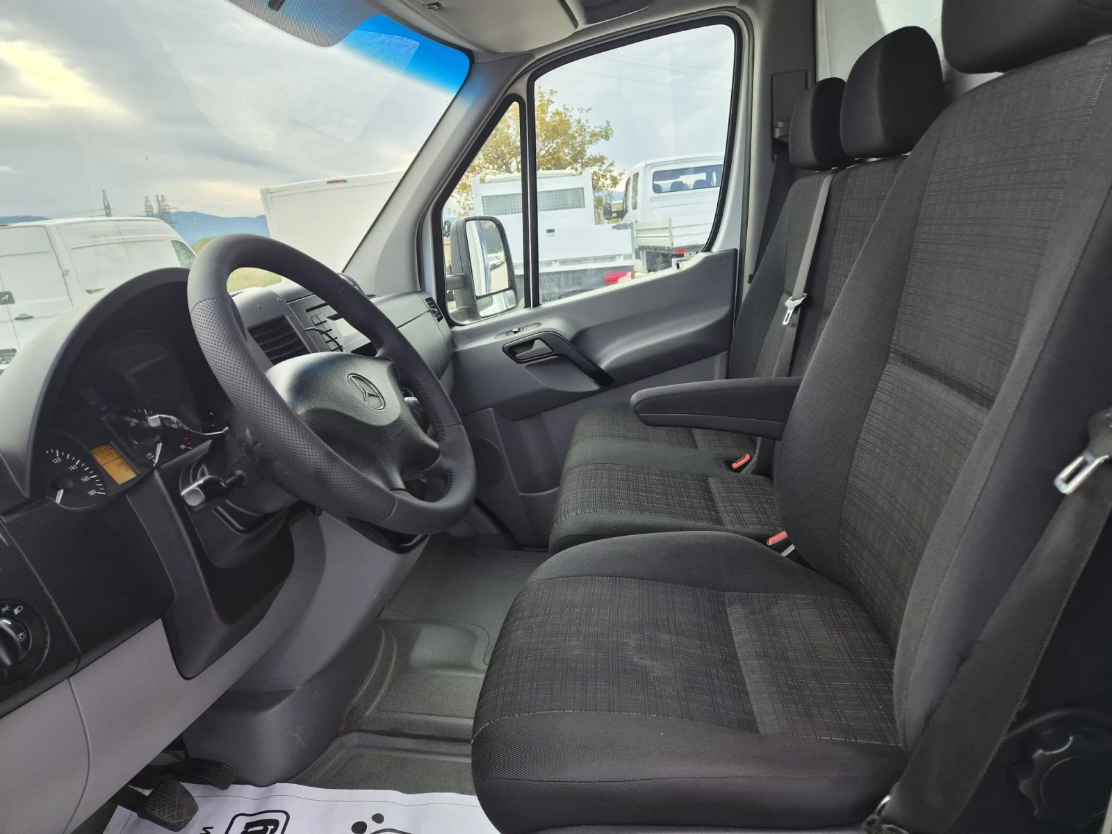 Mercedes-Benz Sprinter 516 CDI* 5 метра* 3 щори* Климатик* До 3.5 тона, снимка 9 - Бусове и автобуси - 56264578