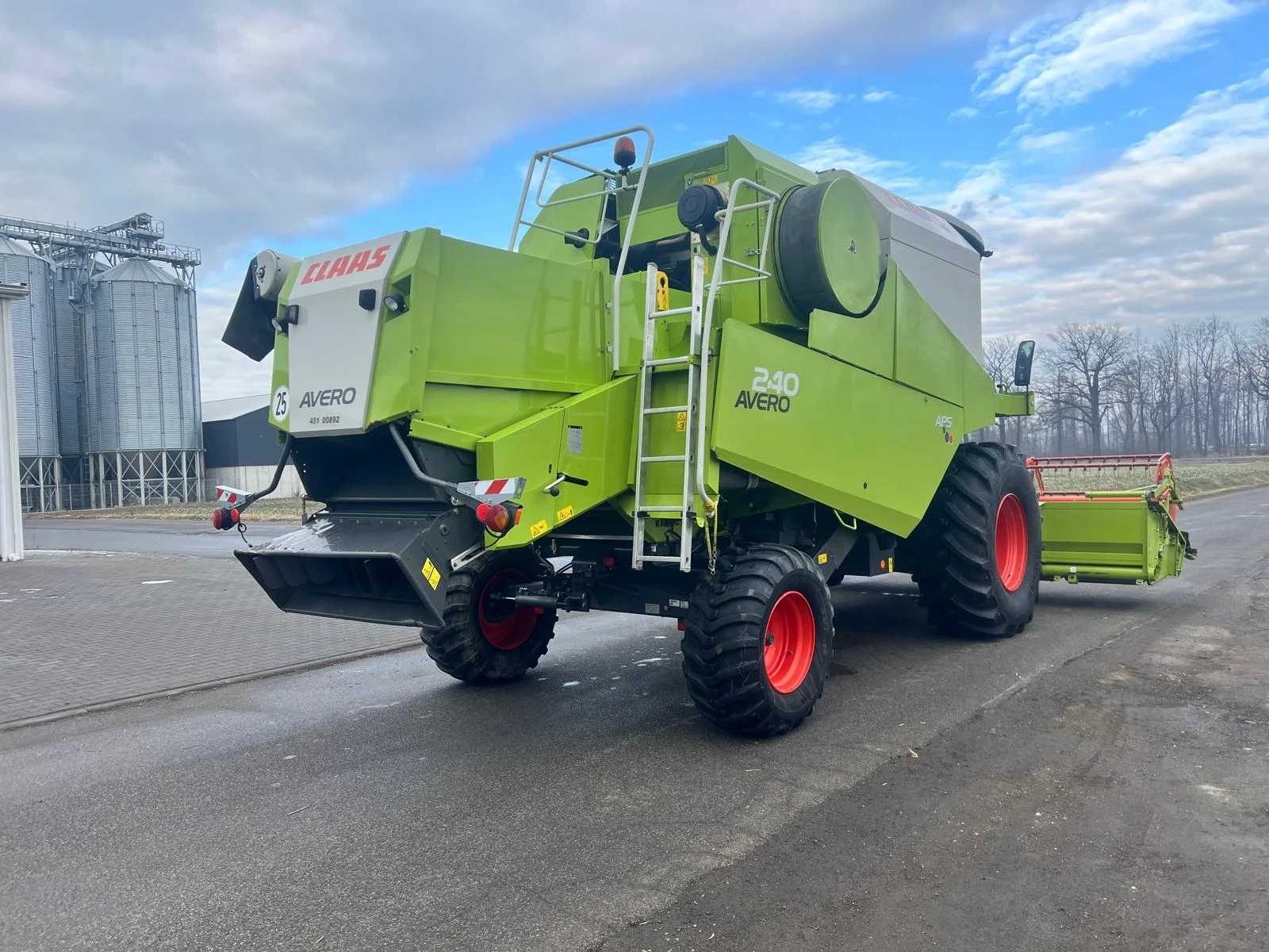 Комбайн Claas AVERO 240 + CLAAS C430 С КОЛИЧКА ЛИЗИНГ - изображение 4