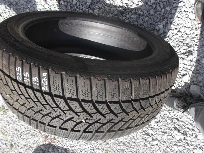 Гуми Зимни 225/45R18, снимка 4 - Гуми и джанти - 21380435