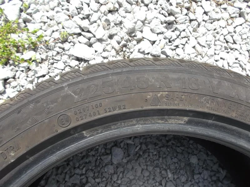 Гуми Зимни 225/45R18, снимка 6 - Гуми и джанти - 21380435