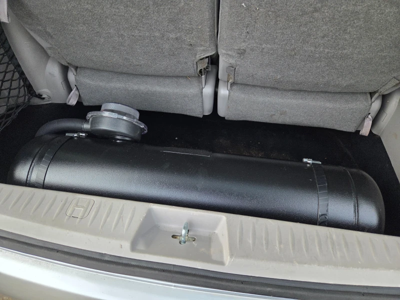 Mitsubishi Grandis 2.4IGAZ AUTOMAT 6mesta, снимка 15 - Автомобили и джипове - 50337067