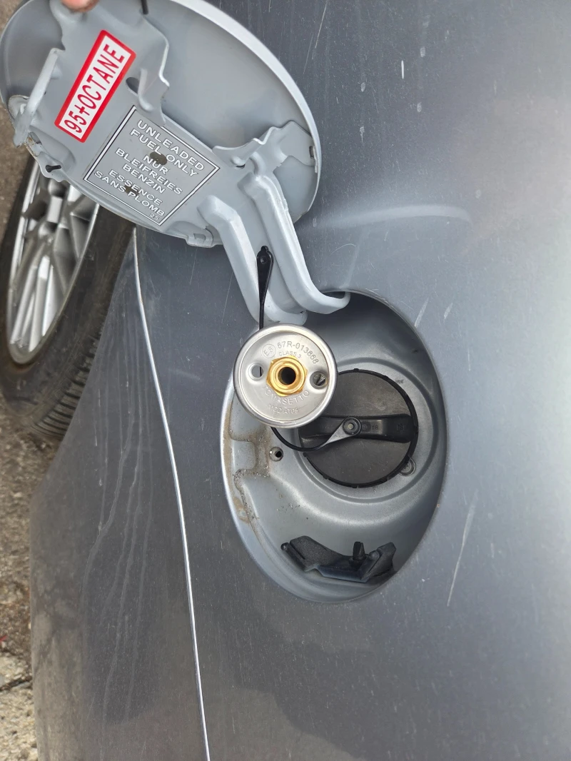 Mitsubishi Grandis 2.4IGAZ AUTOMAT 6mesta, снимка 16 - Автомобили и джипове - 50337067