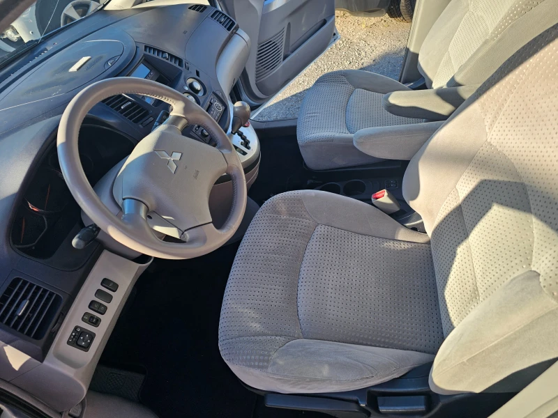 Mitsubishi Grandis 2.4I AUTOMAT, снимка 12 - Автомобили и джипове - 50337067