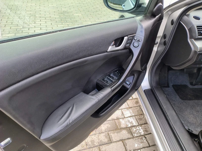 Honda Accord Нов внос Швейцария! Exclusive 2.4, снимка 9 - Автомобили и джипове - 52699299