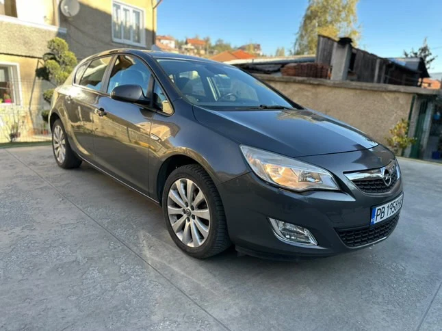 Opel Astra J, снимка 2 - Автомобили и джипове - 54567826