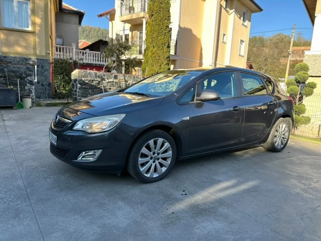 Opel Astra J, снимка 3 - Автомобили и джипове - 54567826