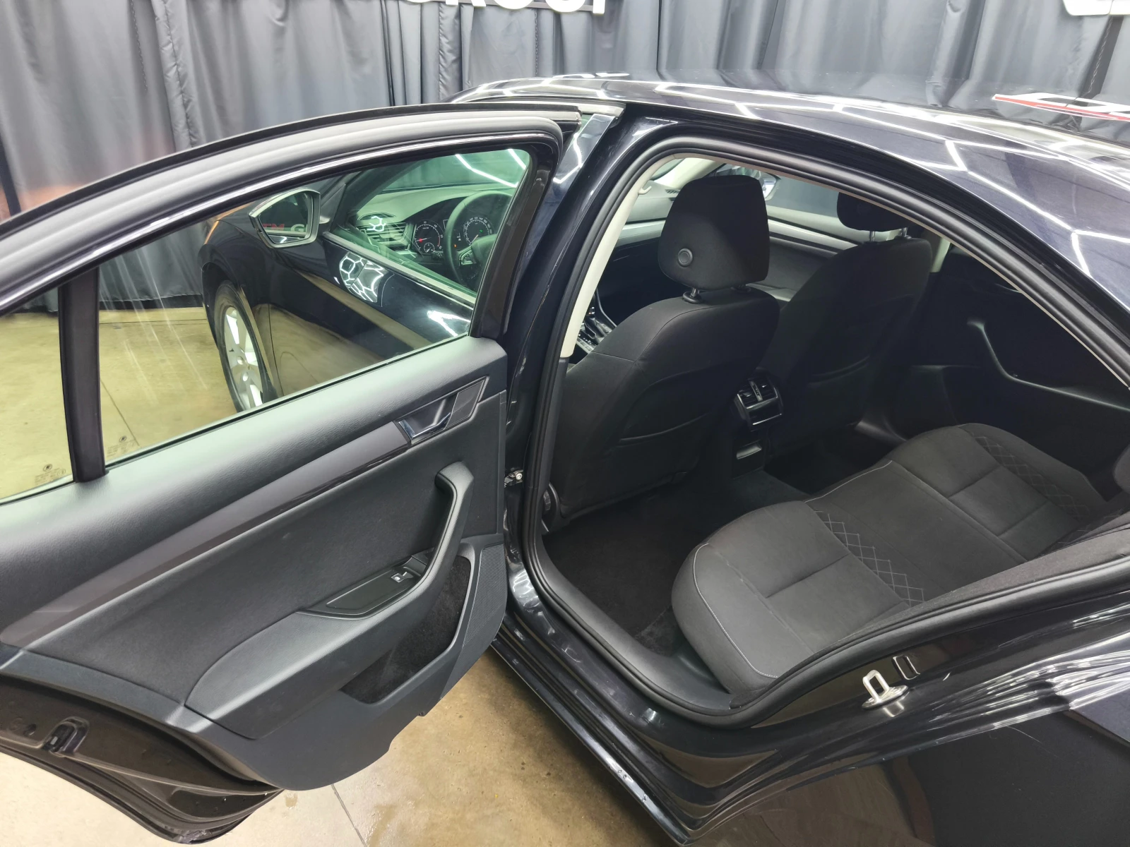 Skoda Superb 2.0TDI Automatic 150k.c E6B - изображение 9