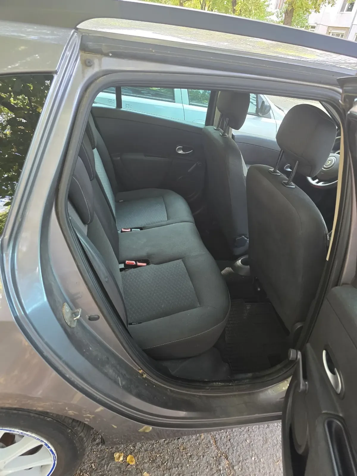 Renault Clio 3, снимка 6 - Автомобили и джипове - 54398099