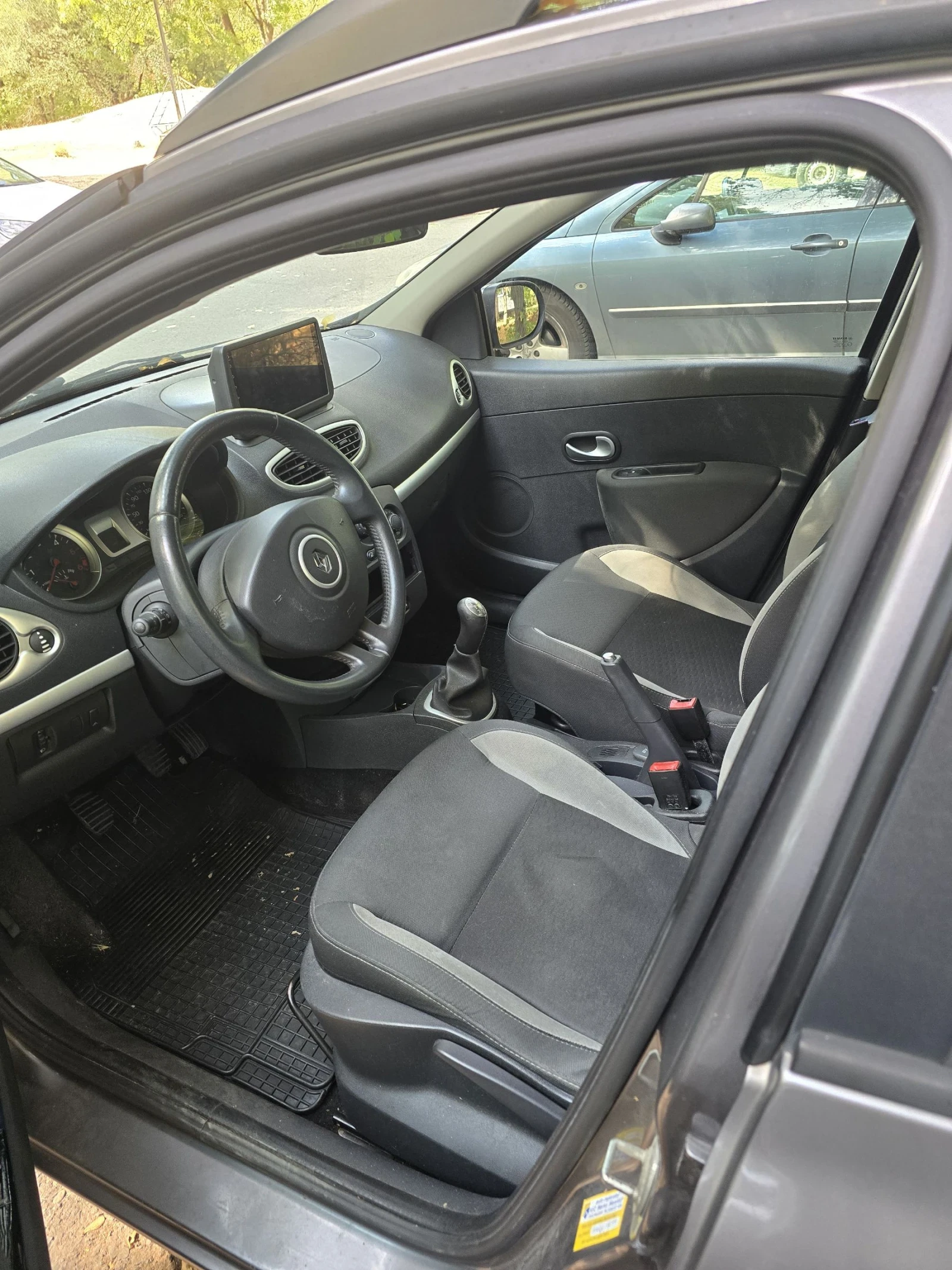 Renault Clio 3, снимка 5 - Автомобили и джипове - 54398099