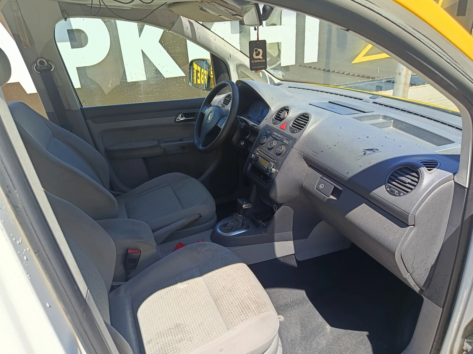VW Caddy 7 МЕСТА, снимка 9 - Автомобили и джипове - 54425349