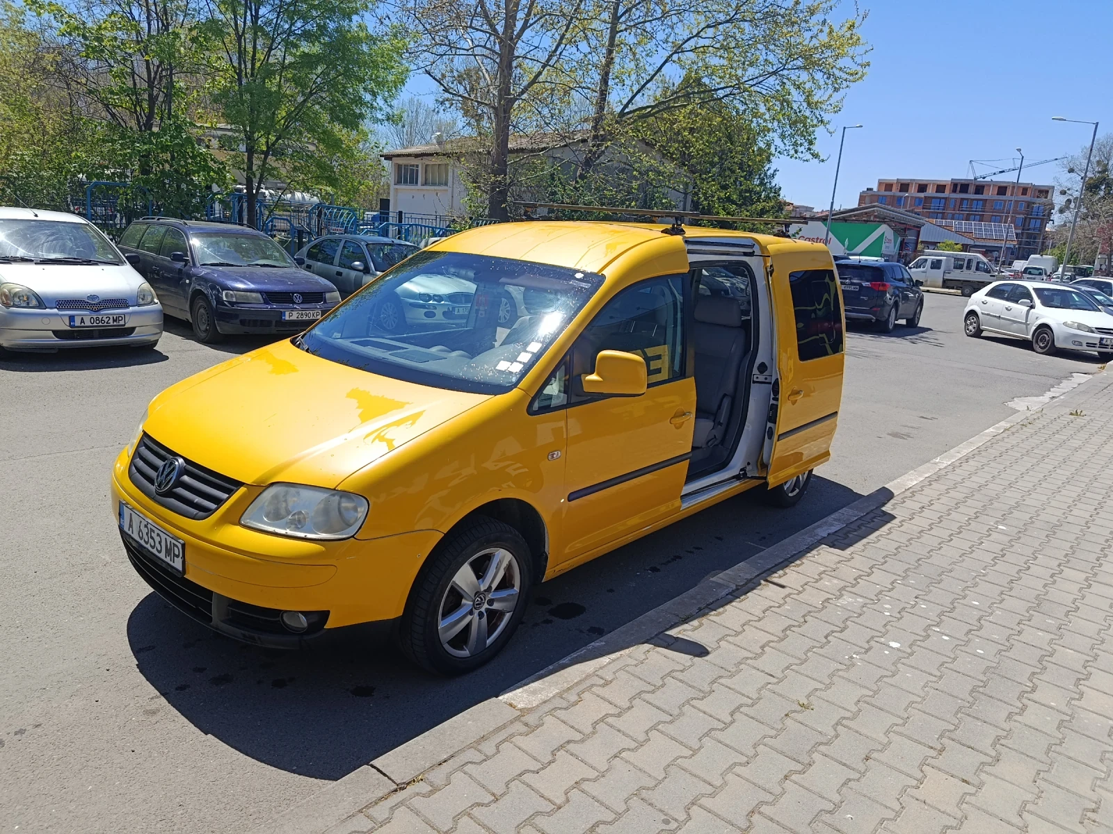 VW Caddy 7 МЕСТА, снимка 5 - Автомобили и джипове - 54425349