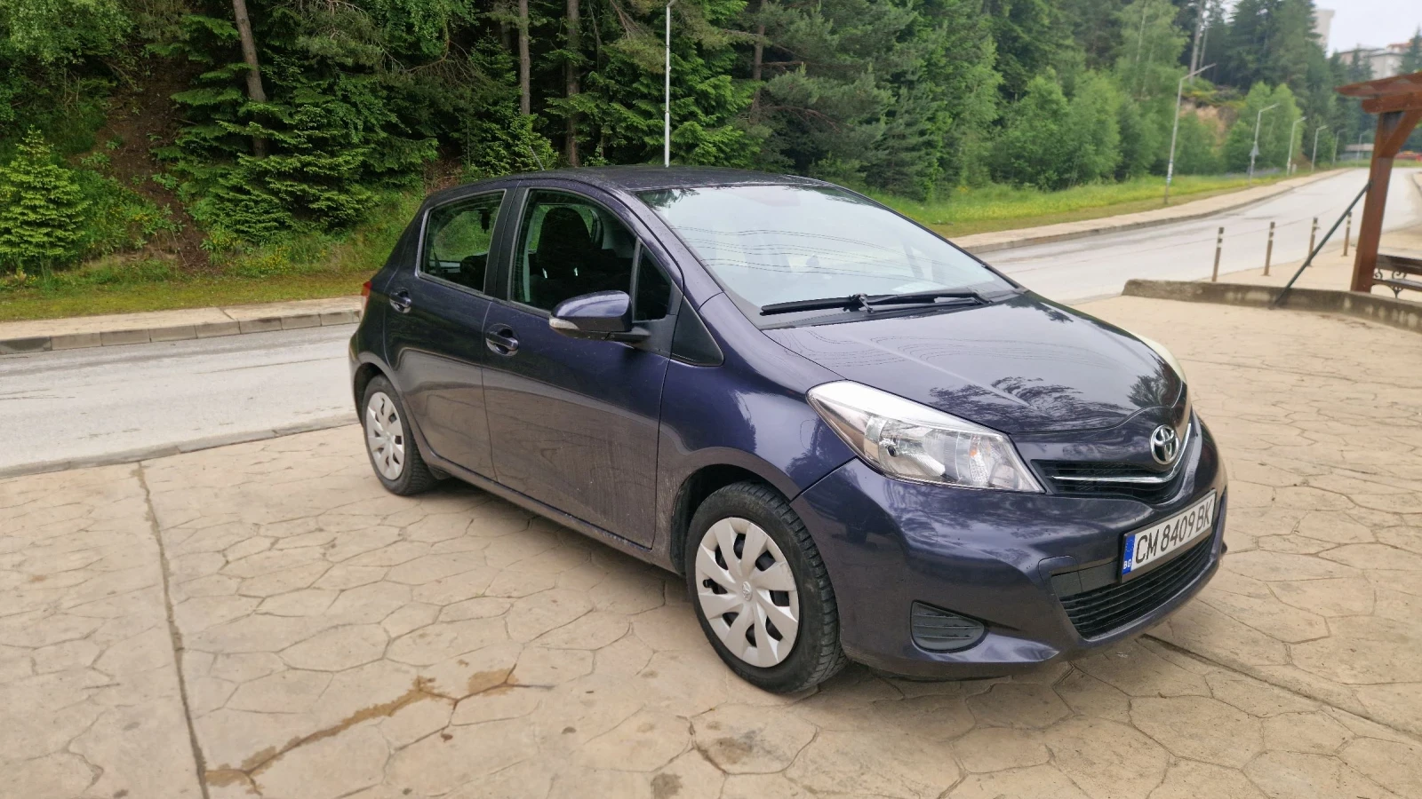 Toyota Yaris 1.0i, снимка 2 - Автомобили и джипове - 55152576