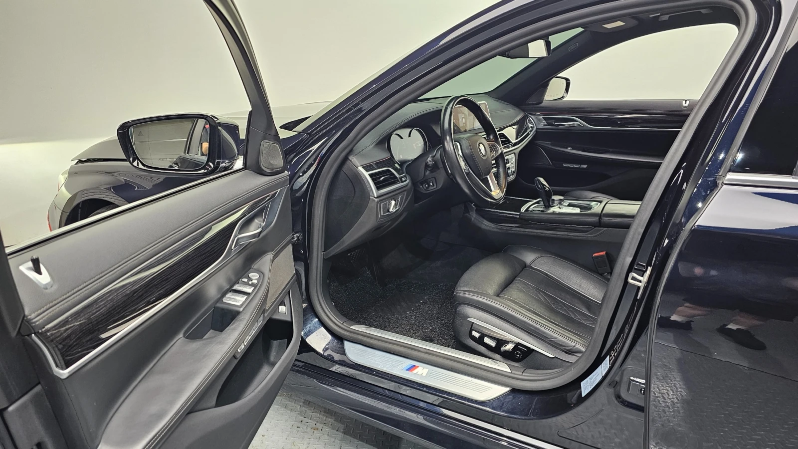 BMW 740 740Ld xDrive M Sport | HUD | 360  Камера | Massage, снимка 15 - Автомобили и джипове - 55105786