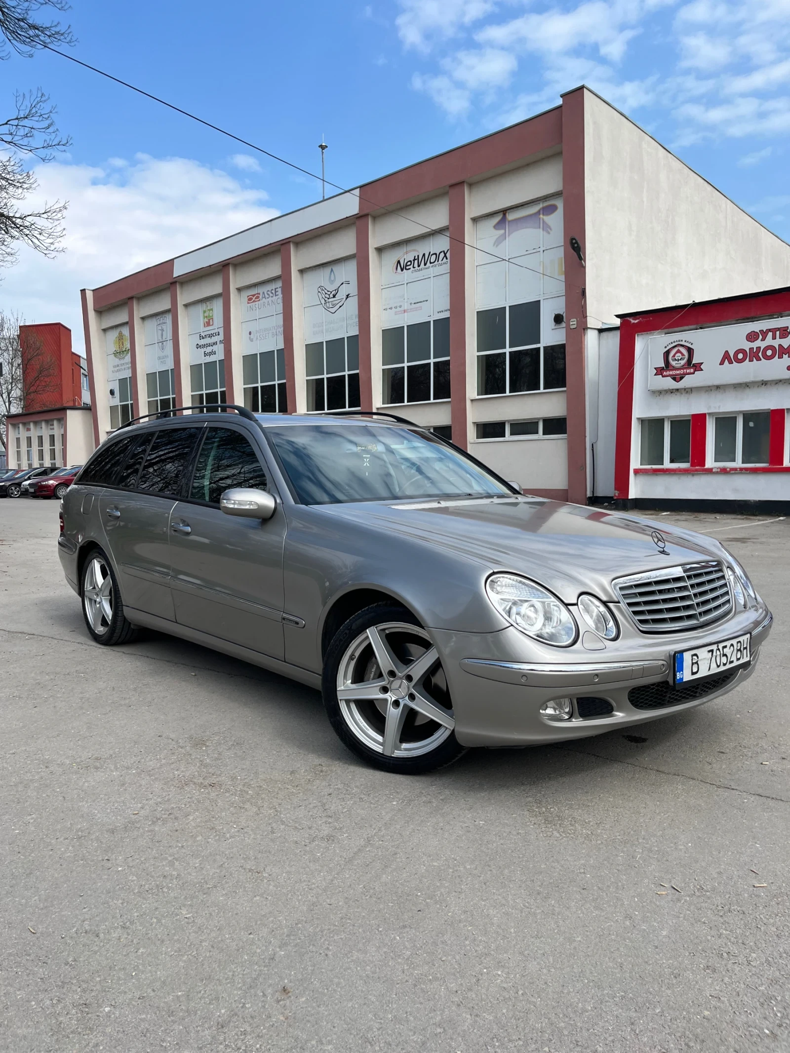 Mercedes-Benz E 320