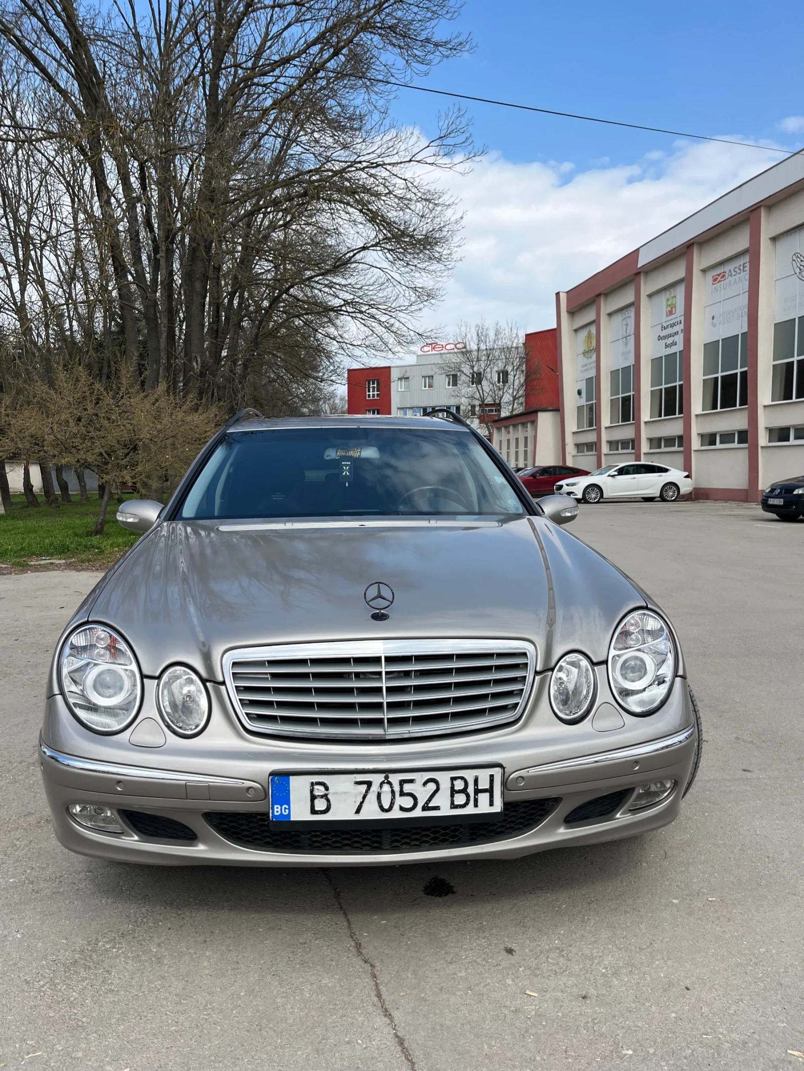 Mercedes-Benz E 320, снимка 2 - Автомобили и джипове - 55614256