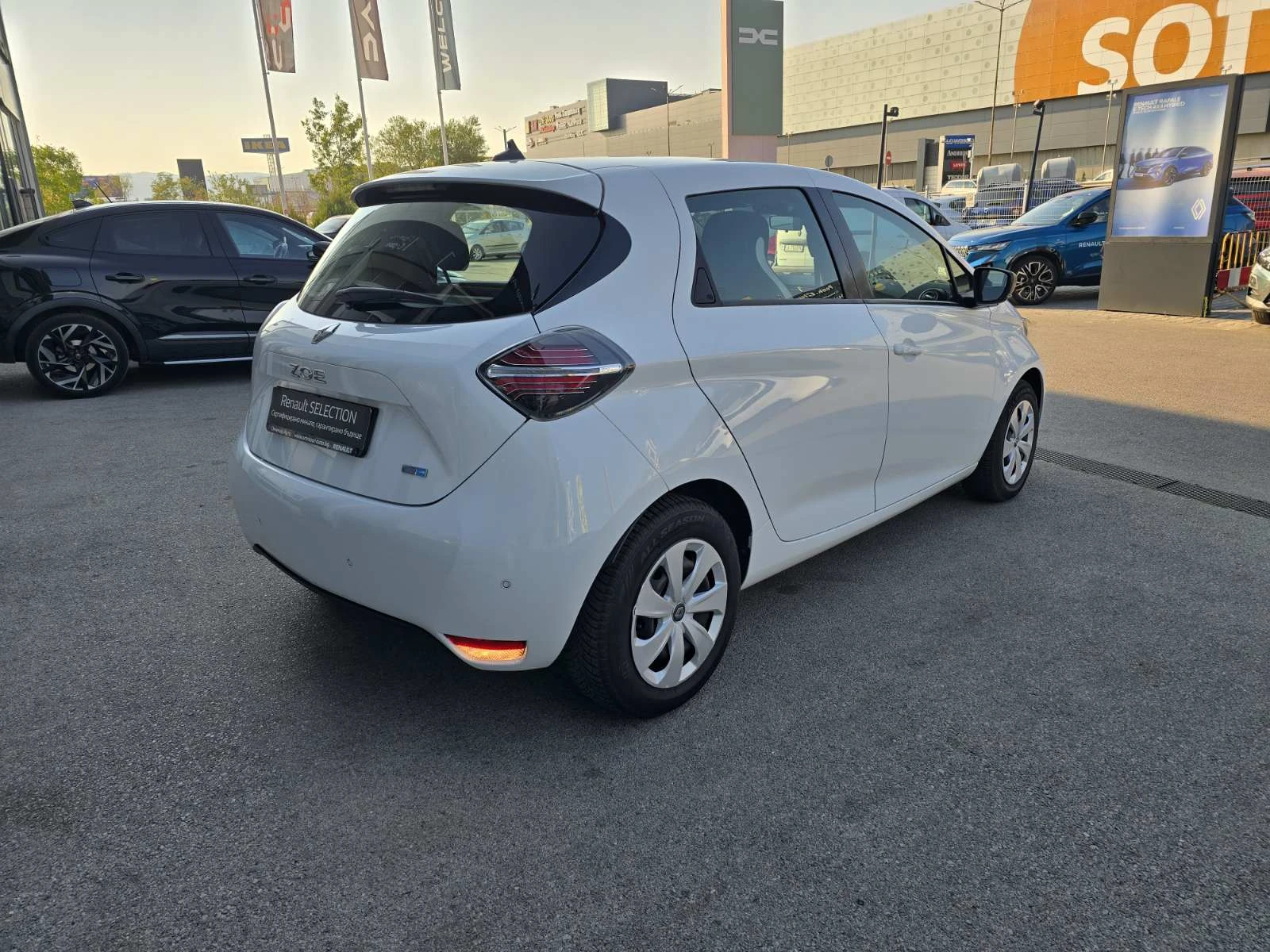 Renault Zoe 52 kW/h 80hp * Гаранция на батерията до 2030г. , снимка 5 - Автомобили и джипове - 55836206