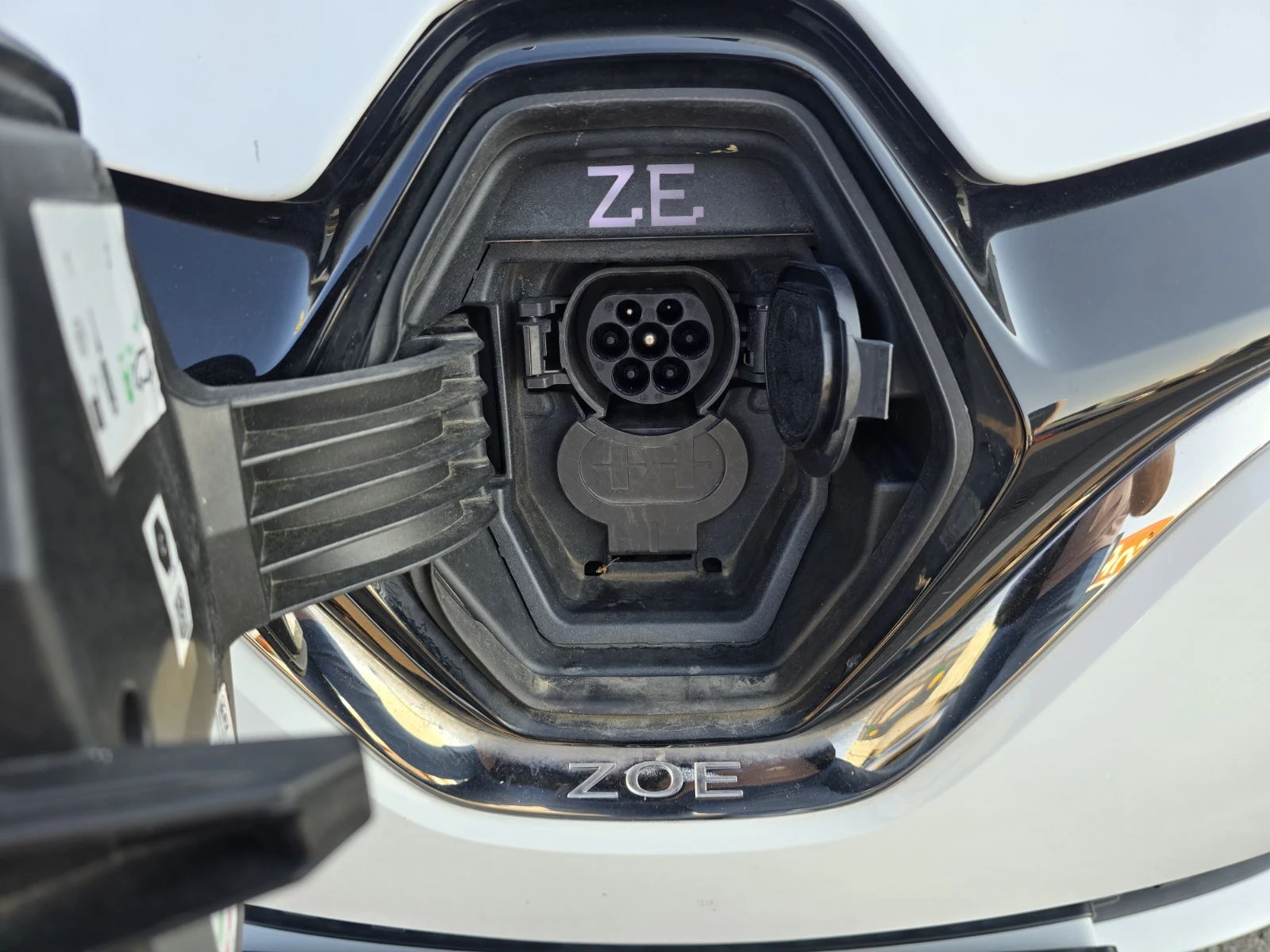 Renault Zoe 52 kW/h 80hp * Гаранция на батерията до 2030г. , снимка 12 - Автомобили и джипове - 55836206