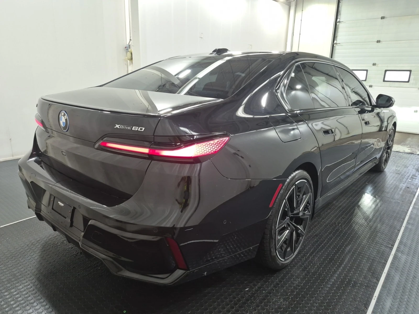 BMW i7 * XDRIVE60 * CARFAX * АВТОКРЕДИТ * , снимка 3 - Автомобили и джипове - 55884892