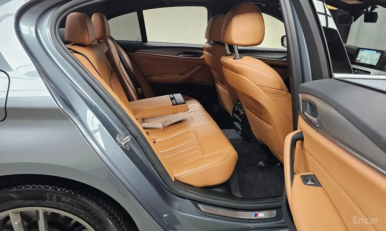 BMW 530 M Sport Package/ДИСТРОНИК/ПОДГРЕВ/ШИБЕДАХ/, снимка 12 - Автомобили и джипове - 55903425