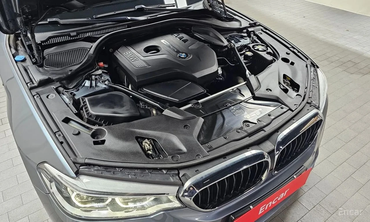BMW 530 M Sport Package/ДИСТРОНИК/ПОДГРЕВ/ШИБЕДАХ/, снимка 6 - Автомобили и джипове - 55903425