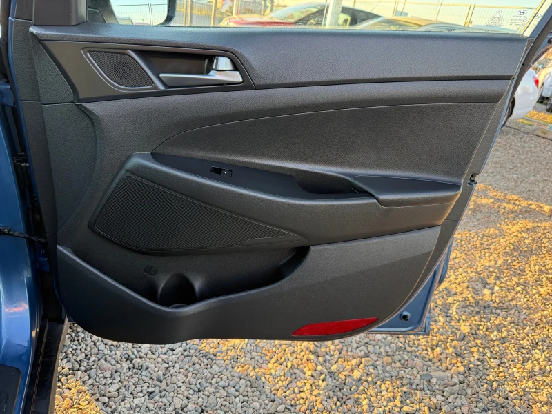 Hyundai Tucson 2.0 , снимка 14 - Автомобили и джипове - 52775581