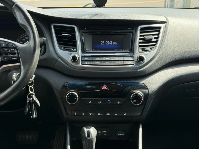 Hyundai Tucson 2.0 / AWD / PREMIUM, снимка 9 - Автомобили и джипове - 52789270