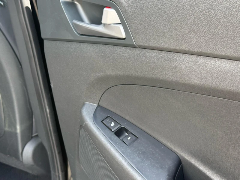 Hyundai Tucson 2.0 / AWD / PREMIUM, снимка 15 - Автомобили и джипове - 52789270