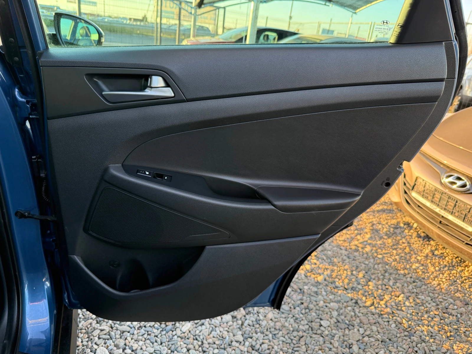 Hyundai Tucson 2.0  | Mobile.bg   12