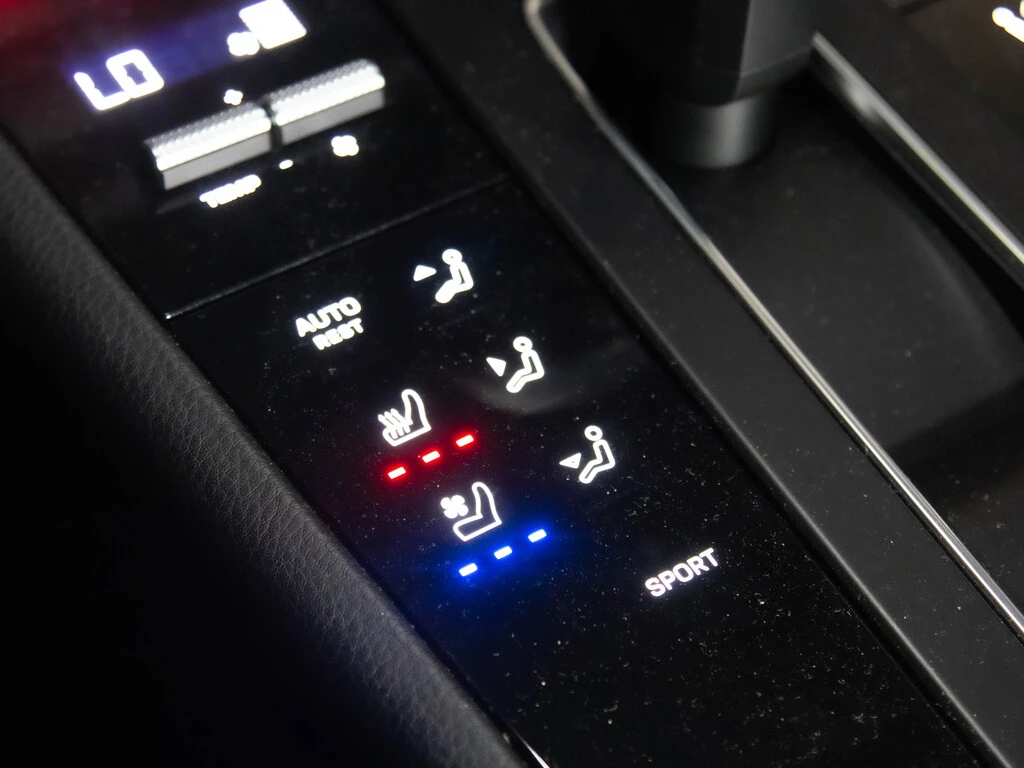 Porsche Macan PREMIUM PLUS PACKAGE | 19" RIM |  PANO, снимка 14 - Автомобили и джипове - 53737131